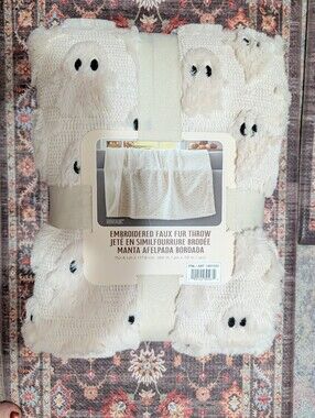 Viral TikTok Costco Halloween Blanket Throws, Cute Ghosts